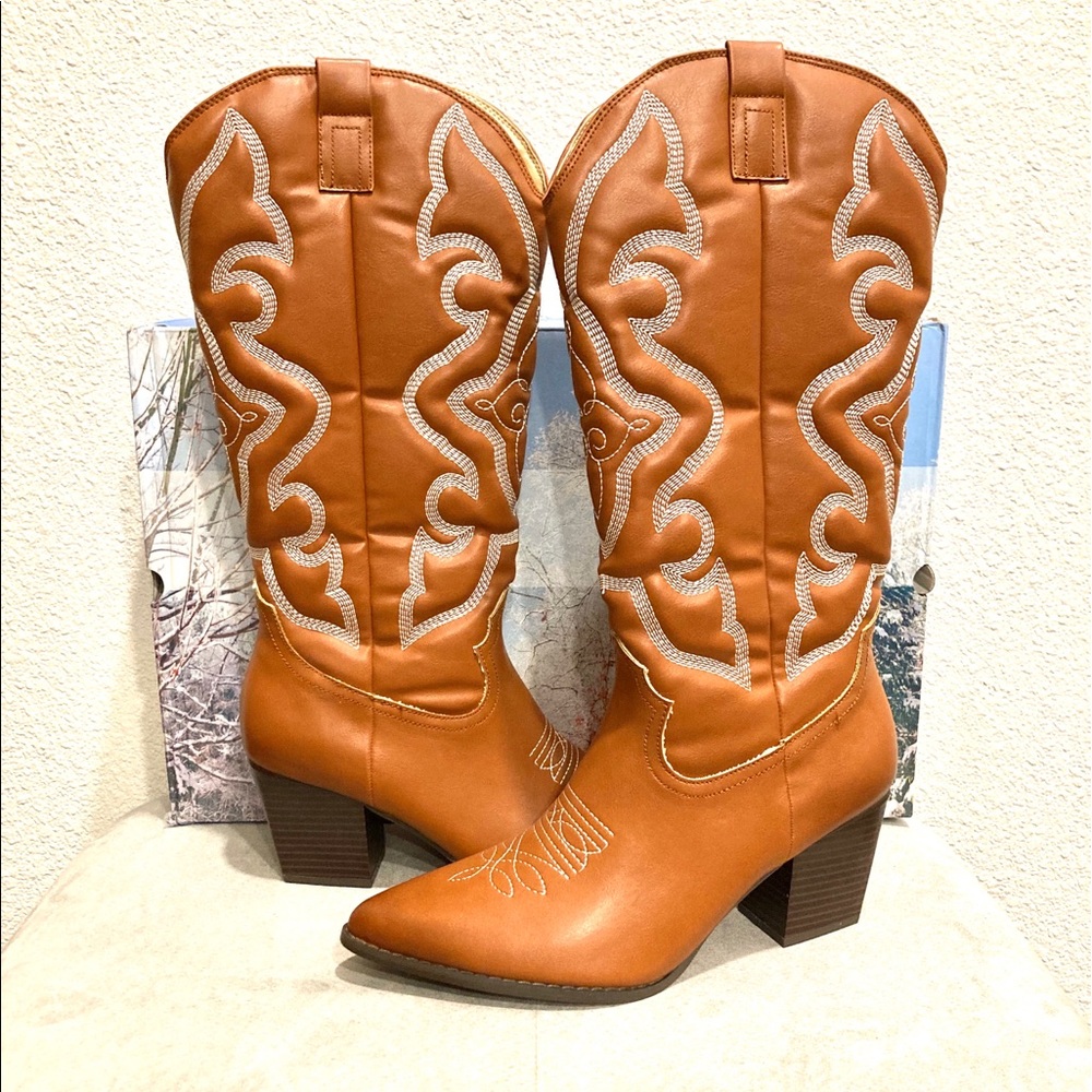 Women’s Embroidered Retro Cowboy Boots